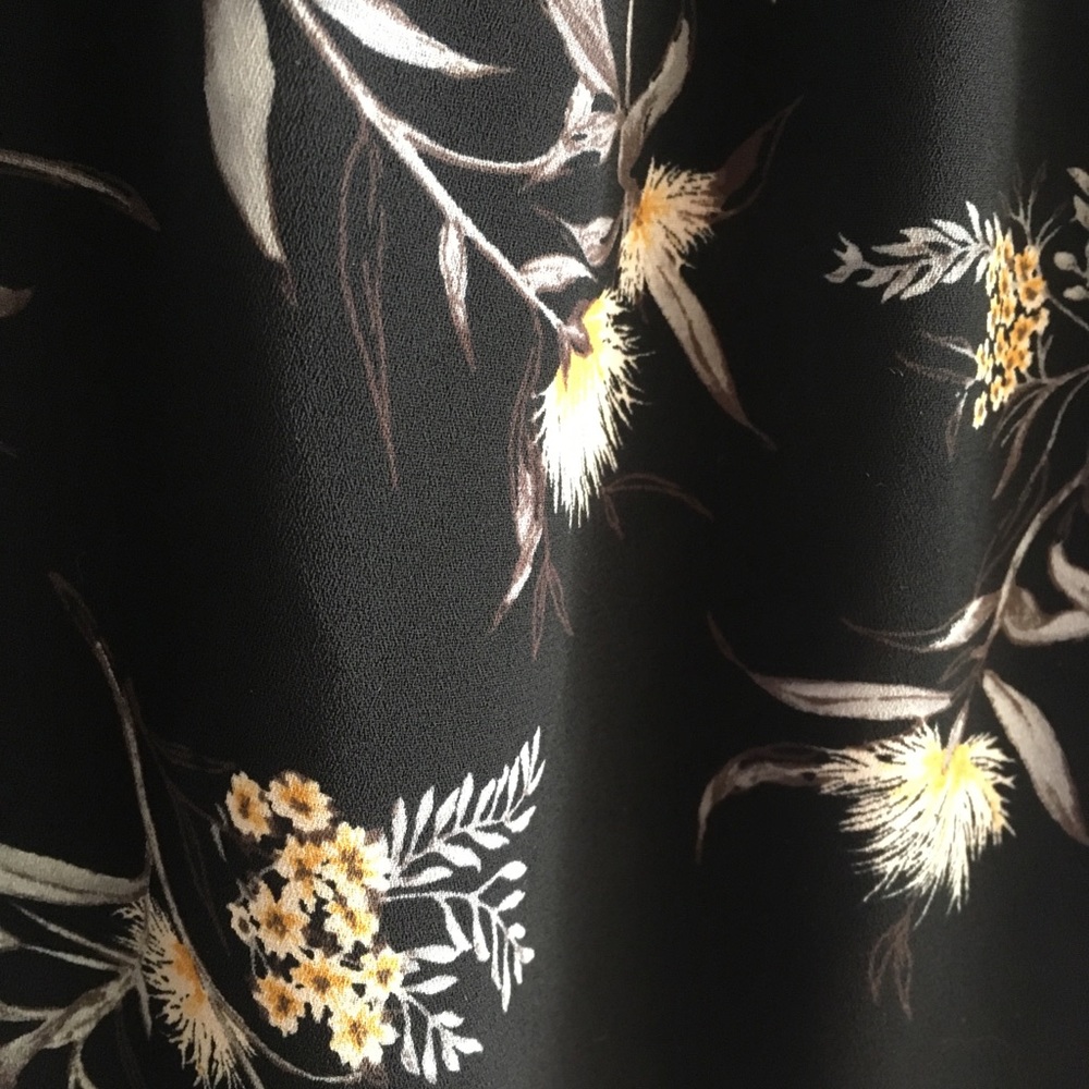 Floral Long Sleeve🖤💛 - Picture 2 of 3